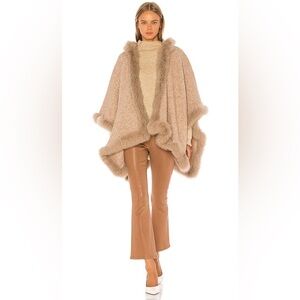 NWT Alice + Olivia Kamala Hooded poncho/wrap/cape w/ Fur in Tan Natural $895